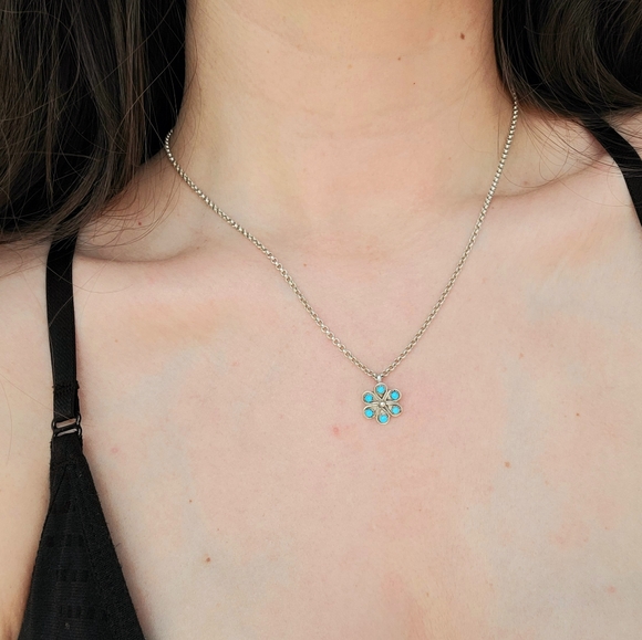 Boho turquoise flower pendant - Picture 6 of 7